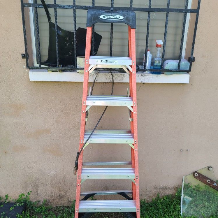 Brand New 6 Ft Ladder Never Been Use 