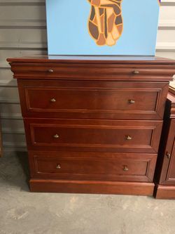 Cherry Wood 4 -Drawer Dresser