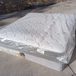 New King Mattress And Box Spring 