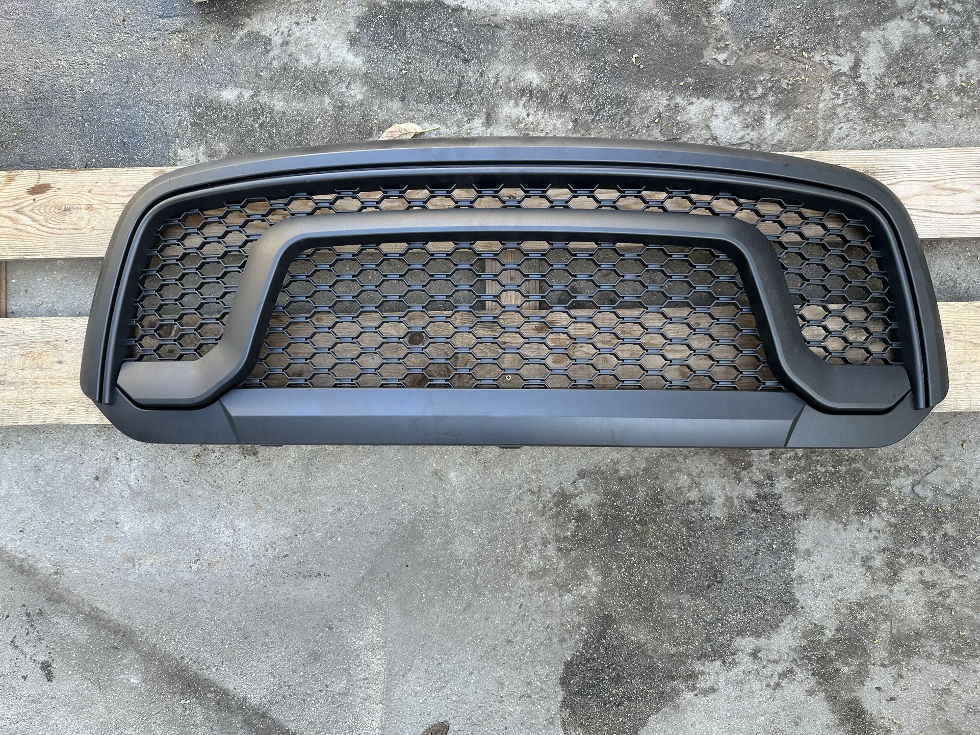 Dodge Ram 1500 Grill Year 2013-2017