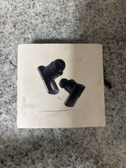 Status between headphones