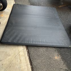 OEM GM 6.6ft Bed Tonneau Cover Soft tri-fold for 14-18 Chevy Silverado / GMC Sierra $250 