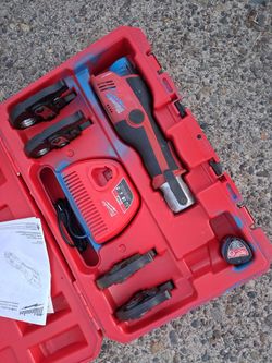Milwaukee 2473 Force Logic press Tool 1/2 3/4 1 & 1,1/4 jaws. Four pick up fremont seattle. No low ball offers please. No trades