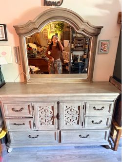 Dresser with arch mirror