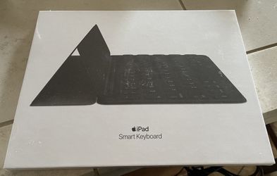 Apple Smart Key Board Brand New 7th Gen