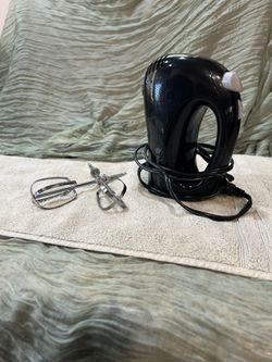 Hand Mixer(black). Used Very Little