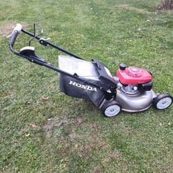Honda Self-propelled Lawn Mower With The Special BBC Clutch Assembly