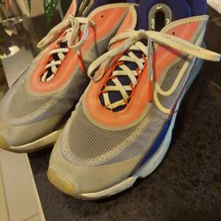 Men's NIKE AIR Sneakers,  cushy construction, sz. 11 gently worn. Clean