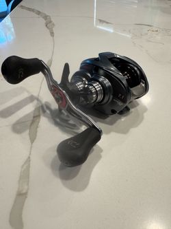Lefty ‼️ Daiwa Steeze 7.1 salt and fresh water fishing reel.