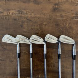 Golf Clubs Titleist Includes 4,7,8,9,P