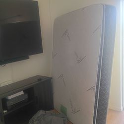 Full size mattress in excellent condition Barely Used like brand new