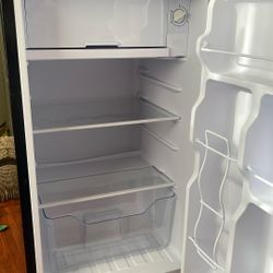 Lithe Fridge Color Black 