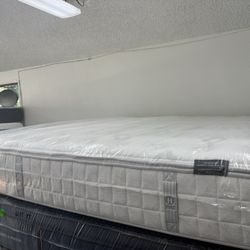 KING SIZE AIRELOOM HANDMADE (LUXURY-FIRM) PILLOW TOP MATTRESS & BOX SPRINGS BED SET