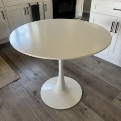 Round Modern Pedestal Dining Table — 31.5” — Minimal & Clean
