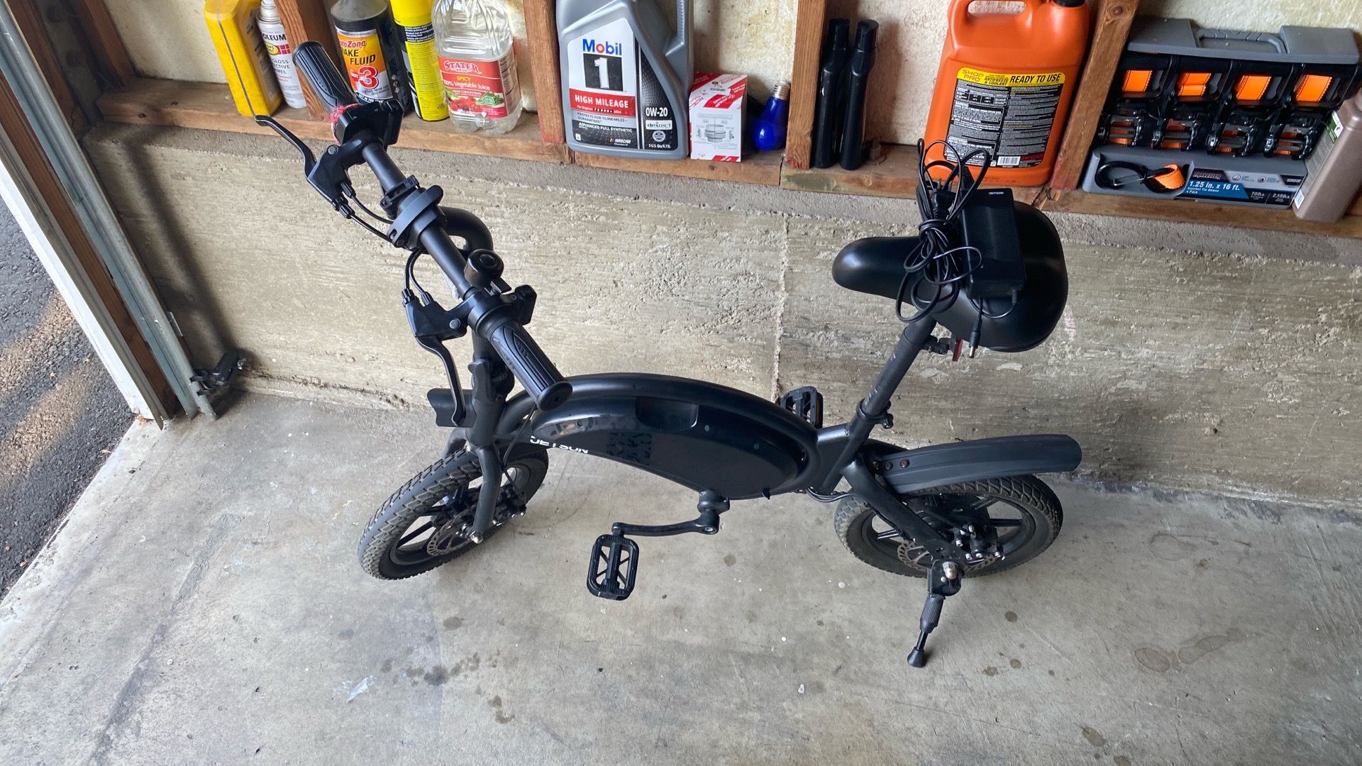 Folding e-bike. Jetson $210