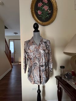 Women's Abstract Print Button-Up Blouse