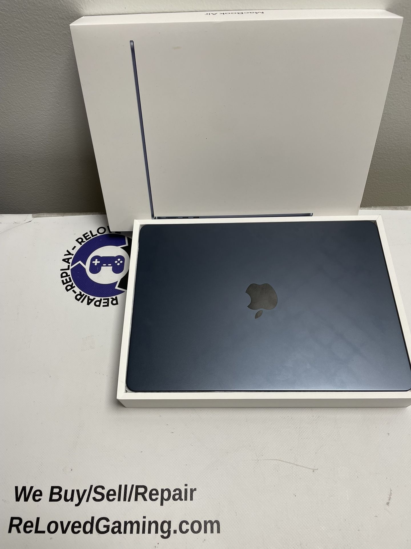 M4 MacBook Air - 8gb Ram - 256gb - Basically Brand New - For Sale Or Trade
