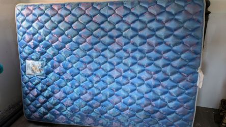 Full size mattress