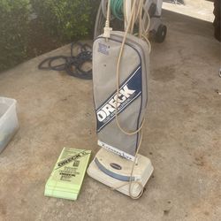 Oreck Vacuum And Néw Bags 