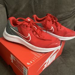 Nike Star Runner 3 Red Size 4.5Y