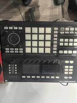 Native instrument machine studio midi controller no scratches excellent condition