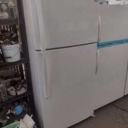 Whirlpool Refrigerator/Freezer NEW