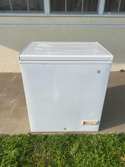 Deep Freezer ( L 28”  X  W 22”  X  H 32”)