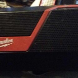 Milwaukee Bluetooth Speaker W Battery 