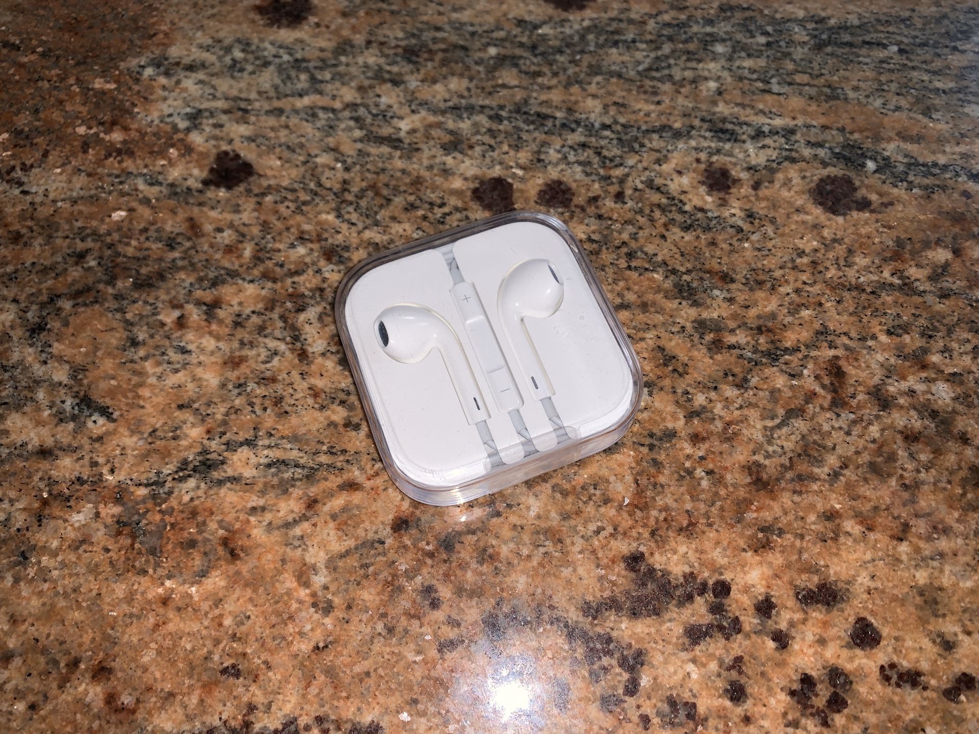 Apple EarPods - brand new, sealed