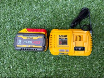DEWALT 20V/60V MAX FLEXVOLT 9.0Ah Battery and Charger Starter Kit