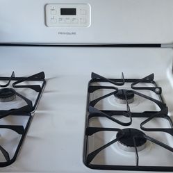 FRIGIDAIRE G 30'  GAS  RANGE NEW