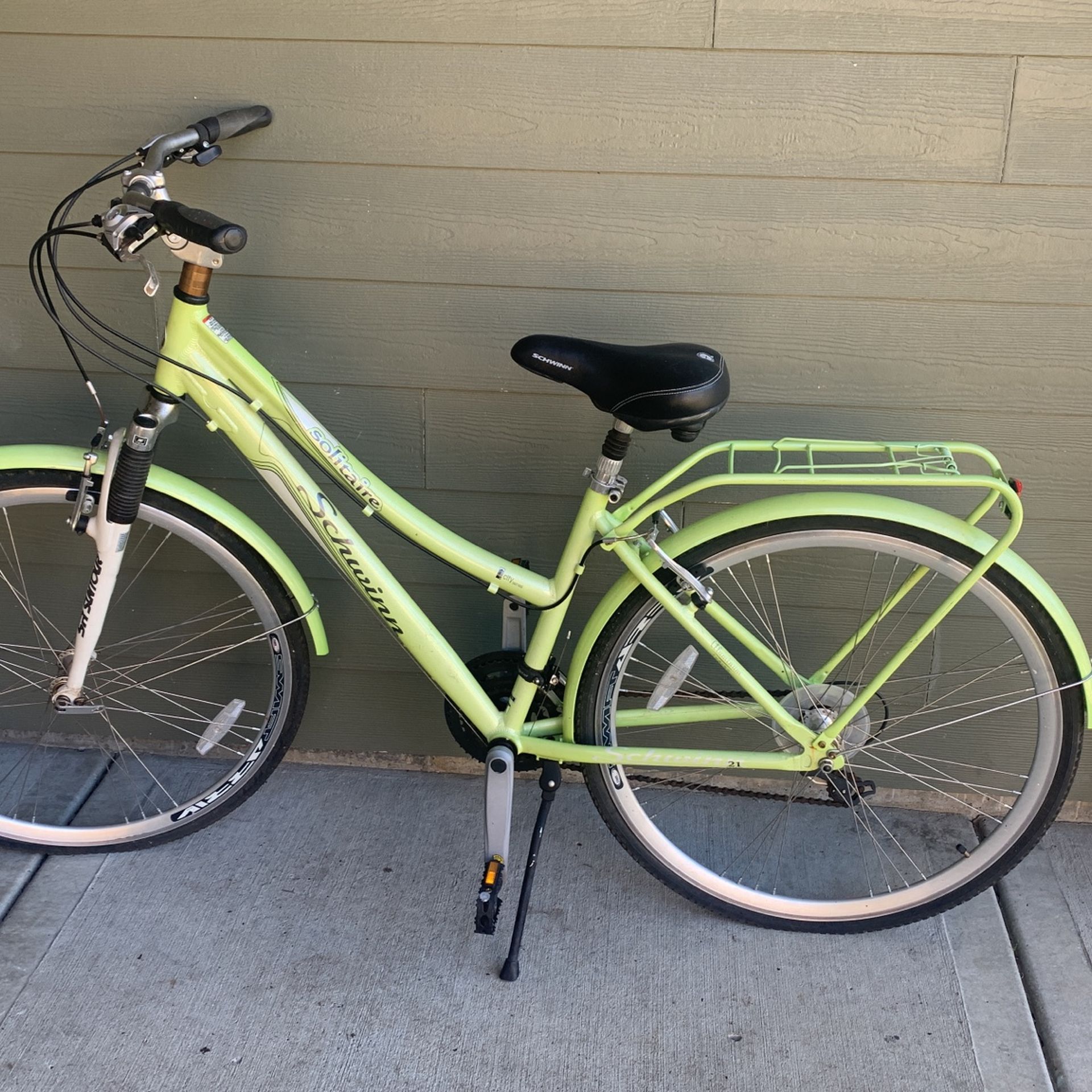 Schwinn Solitaire City Series Bike