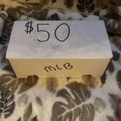 lots of baseball cards