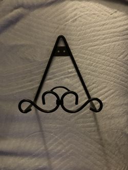 Metal Scroll Easel in brown