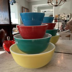 Set of 4 Vintage 1940’s PYREX Primary Nesting Mixing Bowls