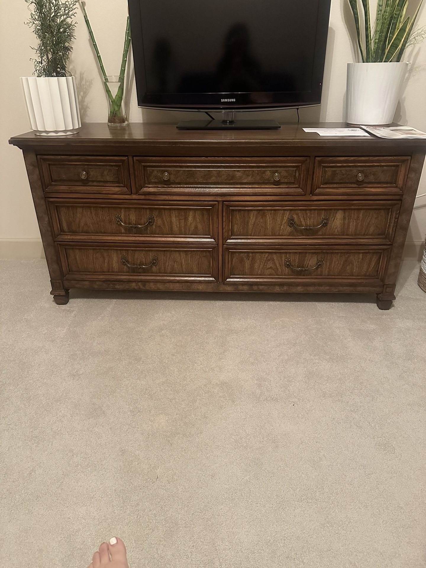 Stanley Oak Dresser With Mirror And 2 Nightstands