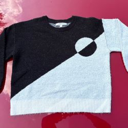  🖤🤍 Flat White Geometric Sweater – Size M