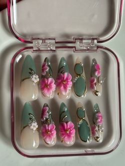 Press on nails
