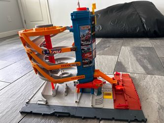 Matchbox Adventure City Multi-Level Playset