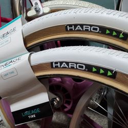 HARO LINEAGE  BMX FREESTYLE WHITE TIRES.