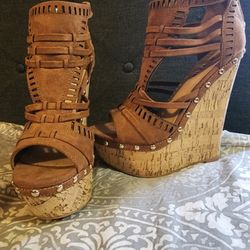 Wedge shoes 