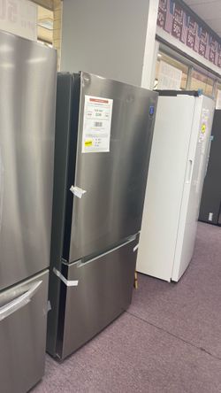 Midea 18.7 cu. Ft Botton Mount Freezer