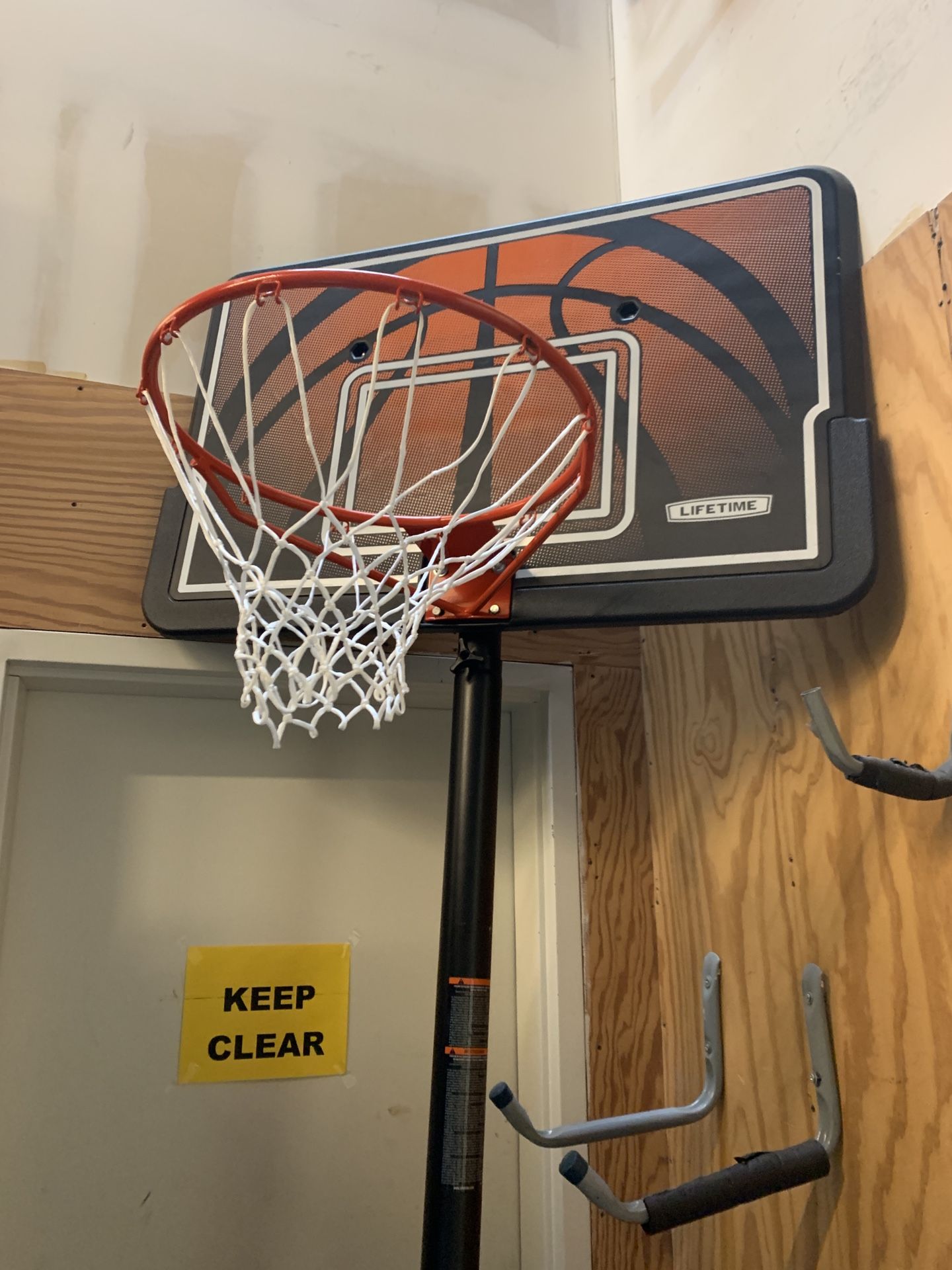 Lifetime 90049 Basketball Hoop