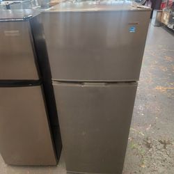 Frigidaire 7.5 Cu Ft Top Freezer Refrigerator 