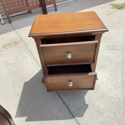 🎁BEAUTIFUL VINTAGE TALL NIGHTSTAND-SOLID WOOD 26” X 18” X 28”🎁