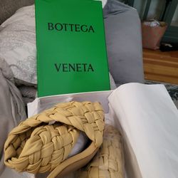 Bottega Veneta  Size 8