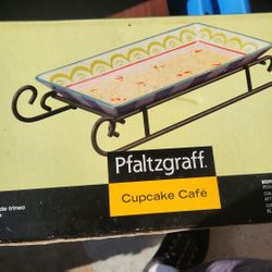 Pfaltzgraff Sled Cupcake Server