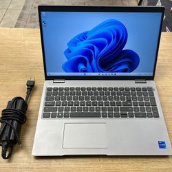 Dell Latitude 5520 Laptop i5-1135G7 2,4GHz 16GB DDR4 512GB SSD Business Laptop