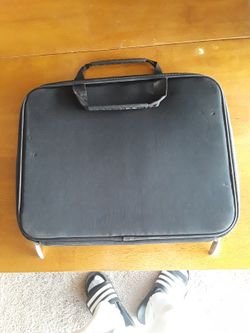 INIT Large Laptop Case (16L, 12W)