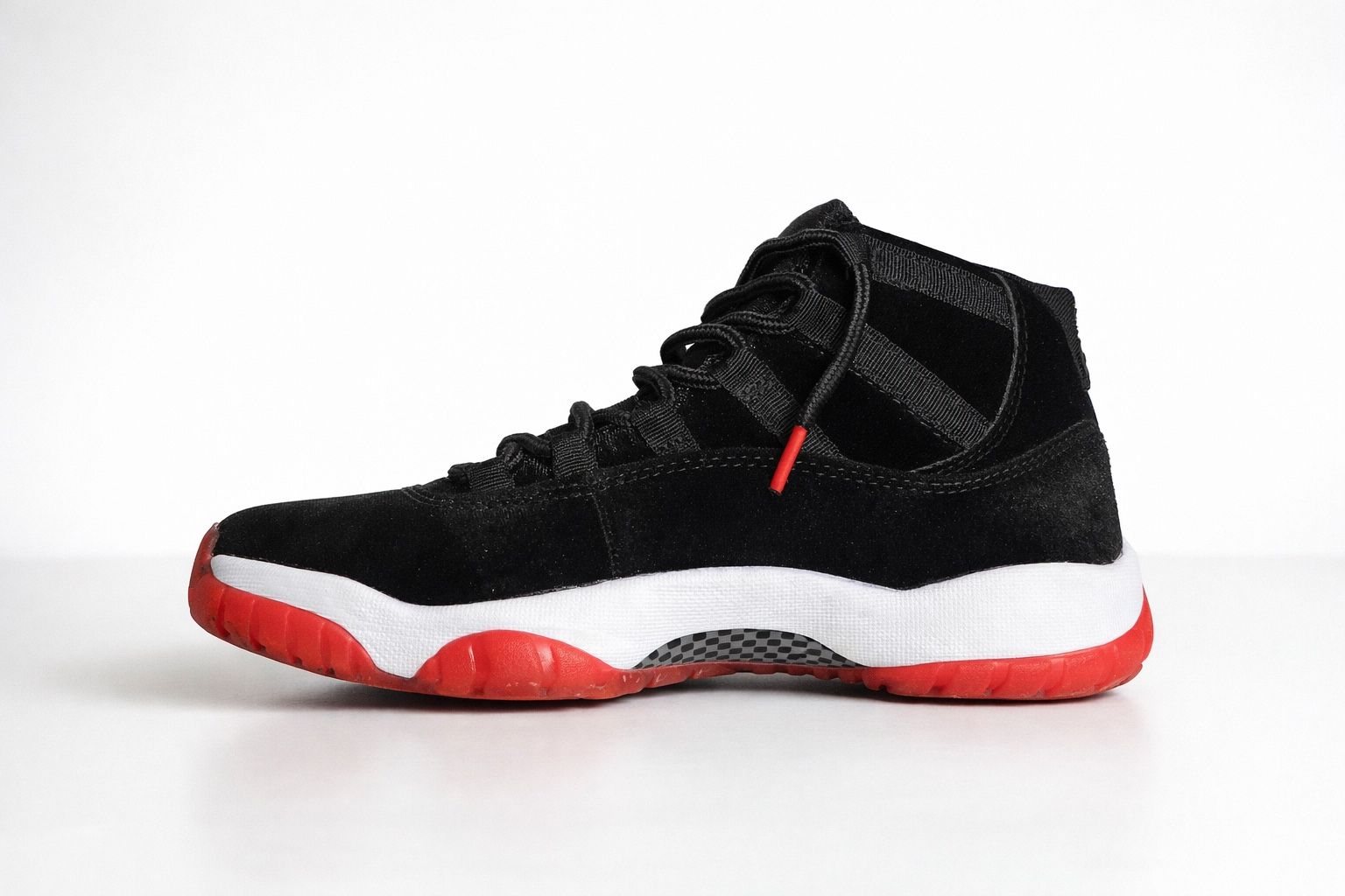 Jordan 11 Retro “Bred” – Size 7 display picture 3